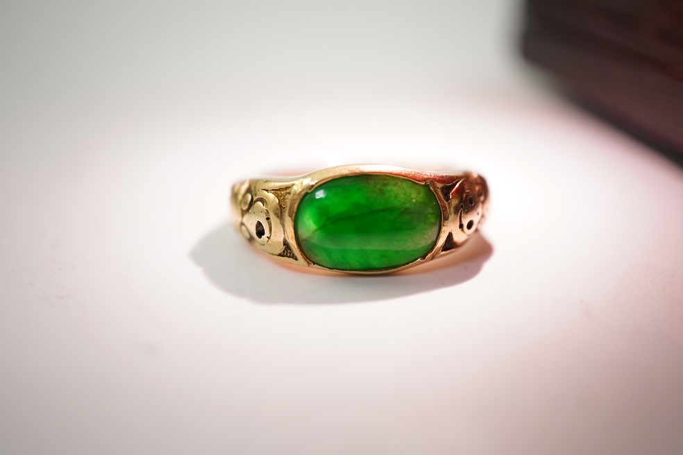 A fine jadeite ring, early 20th century